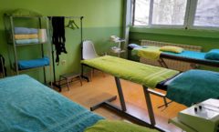 Des Ambulanta - soba sa stolom za masiranje i fizikalnu terapiju