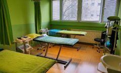 Des Ambulanta - soba sa stolom za masiranje i fizikalnu terapiju